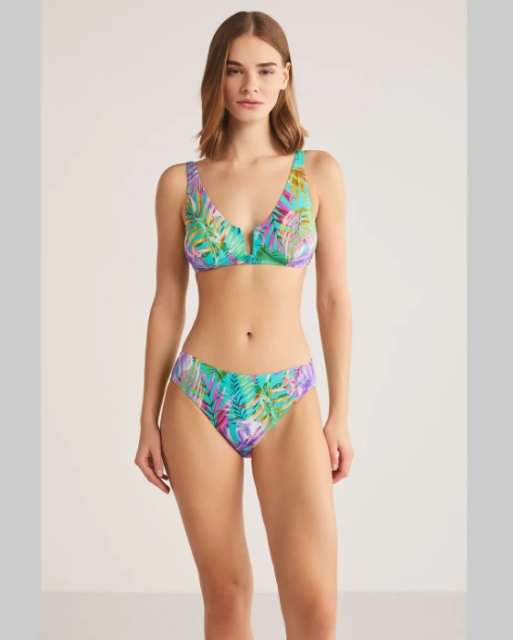 Kom Pamela Bikini resmi