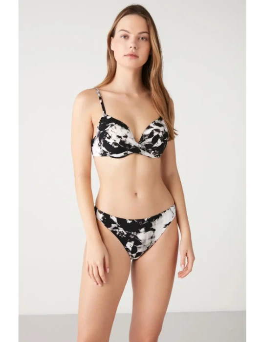 Kom Kelabun Bikini resmi