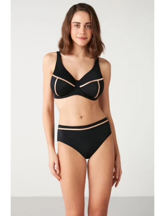 Kom Pleun Bikini resmi