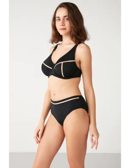 Kom Pleun Bikini resmi