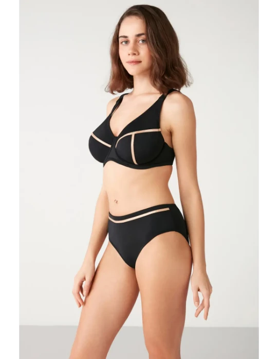 Kom Pleun Bikini resmi