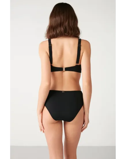 Kom Pleun Bikini resmi